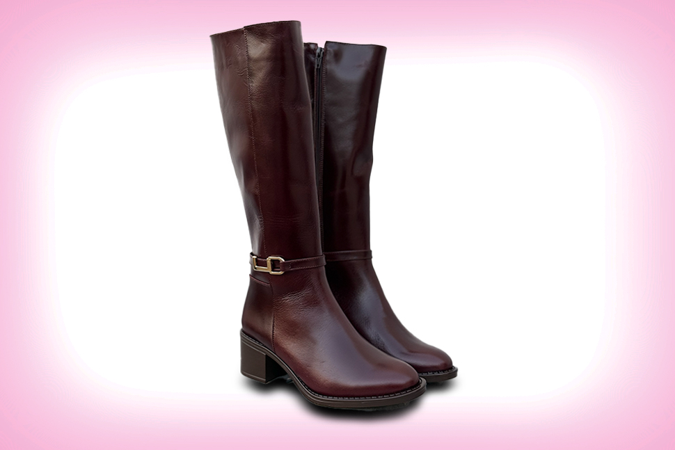 Bota con hebilla para dama